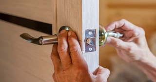 Установка и замена дверной ручки в Новокузнецке от 277 руб. – Мастер24, монтаж фурнитуры, недорого